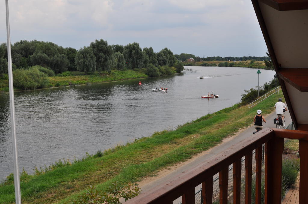 Thuiskomen, Genieten Aan Het Water Villa มาเซค ห้อง รูปภาพ